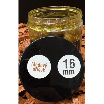 Dipované Boilies Tuning-Baits Medový oříšek /...