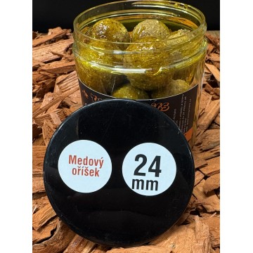 Dipované Boilies Tuning-Baits Medový oříšek /...