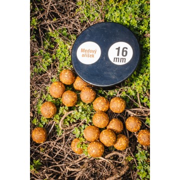 Vyvážené boilies Tuning-Baits Medový oříšek /...